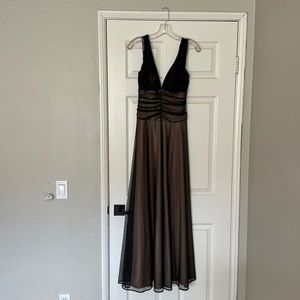 Women’s black and nude dress
